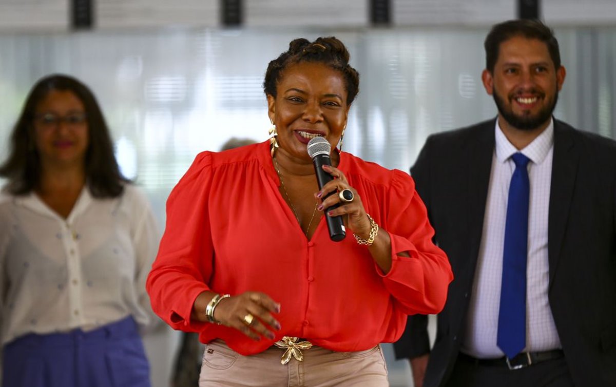 Discurso cantado marca recriação do Ministério da Cultura